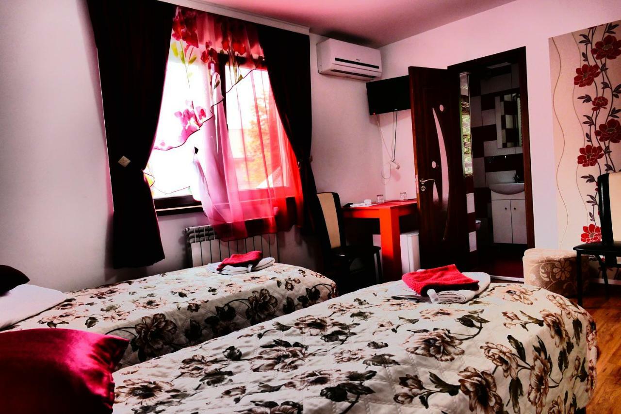 Pensiunea Roua Florilor Hotel Anina Ngoại thất bức ảnh