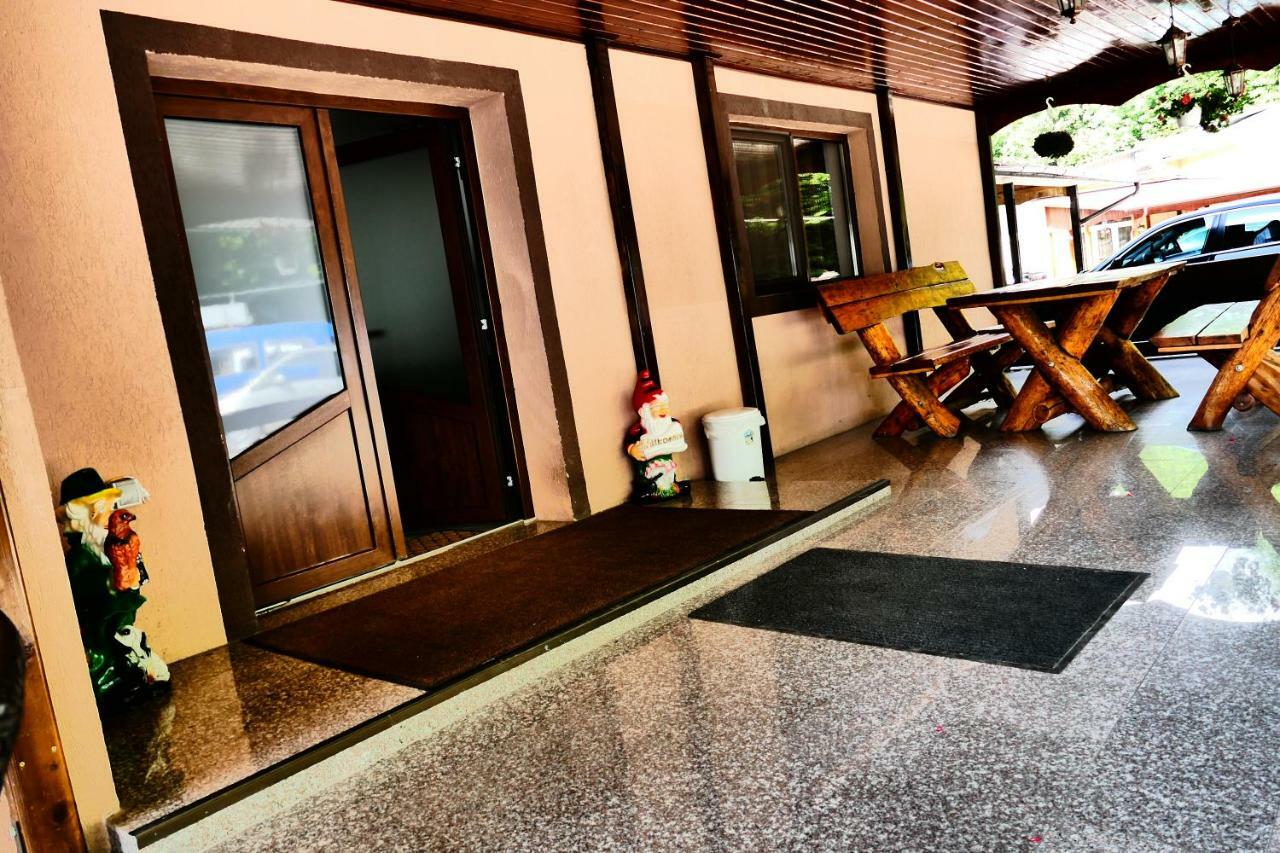 Pensiunea Roua Florilor Hotel Anina Ngoại thất bức ảnh